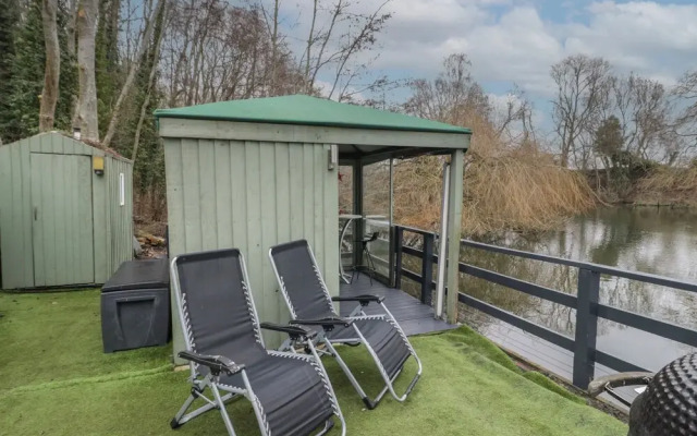 The Lakeside Yurt