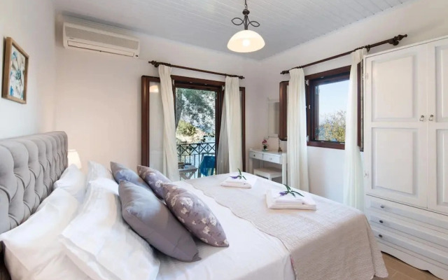 Aglaia Villa in Longos