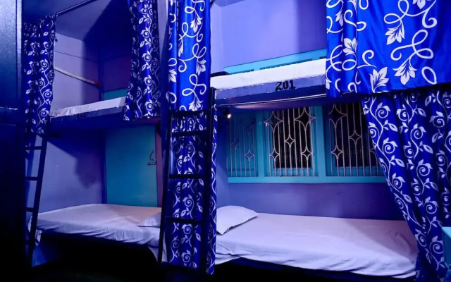 Goroomgo Banaras Rest House Varanasi