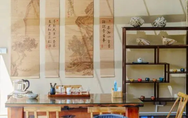 Floral Hotel· Tinghai Hotel (Lingshui Center Avenue Store)