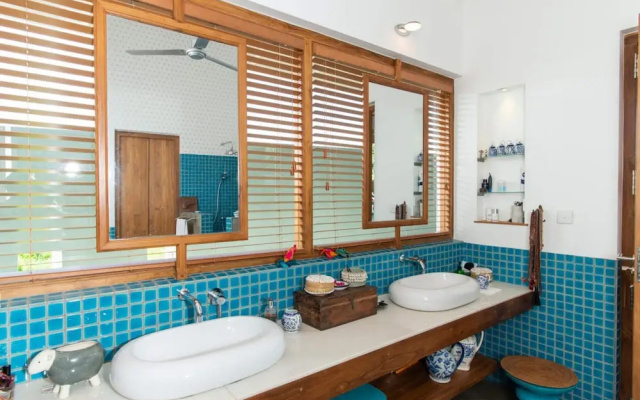 Romantic Honeymoon Villa Overlooking Rice Fields
