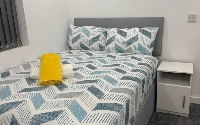 1 Bed Flat - Sleeps 2 - Parking - Wifi
