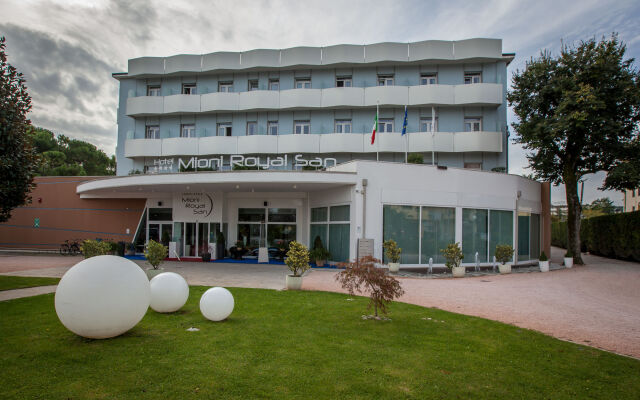 Отель Mioni Royal San Италия, Монтегротто-Терме - отзывы, цены и фото номеров - забронировать отель Mioni Royal San онлайн вид на фасад