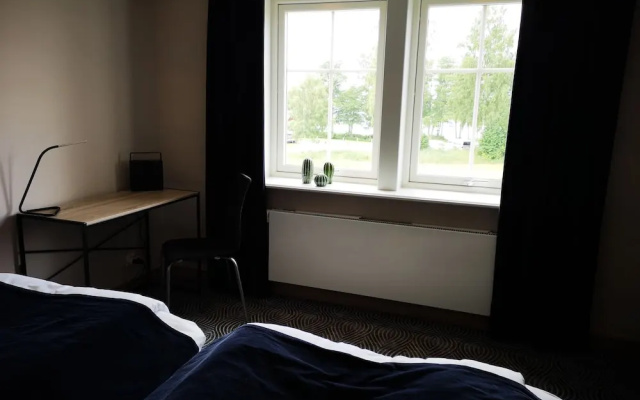 Tiraholms hotell