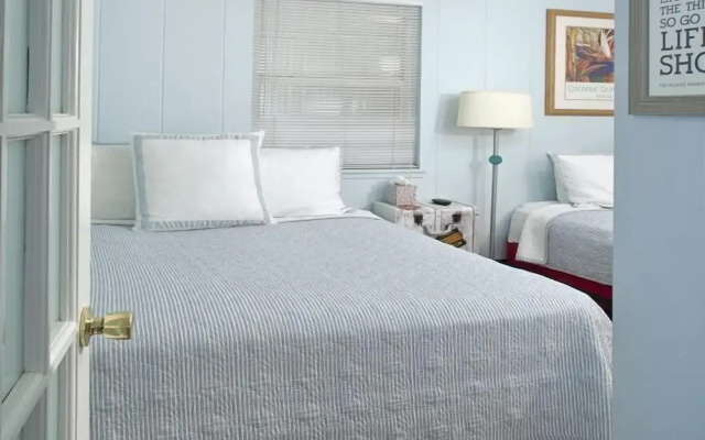 Salty Bungalow Tortuga