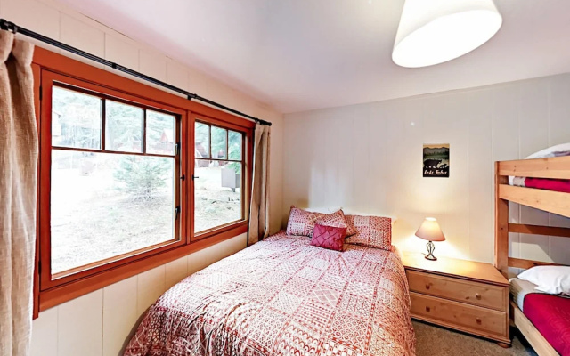 Herringbone Cabin 3 Bedrooms 2 Bathrooms Cabin