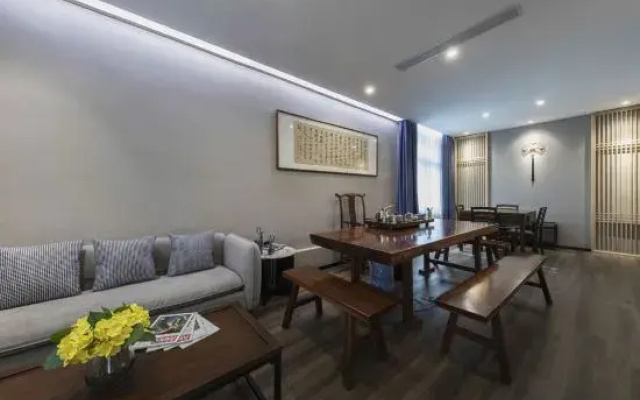 Modern Crown Hotel