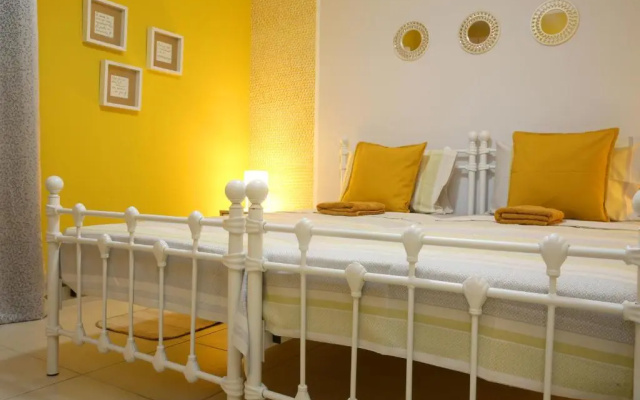 930m to Beach-2 Bedroom+Veranda-Perfect Located