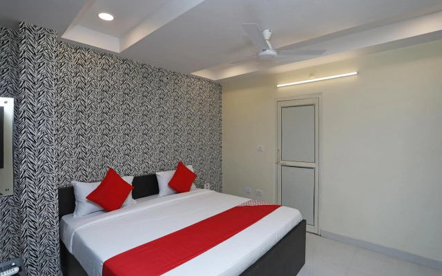 OYO Flagship 22697 Richa Grand Inn