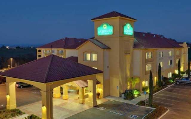 La Quinta Inn & Suites by Wyndham Paso Robles in Paso Robles, United States of America from 179$, photos, reviews - zenhotels.com hotel front