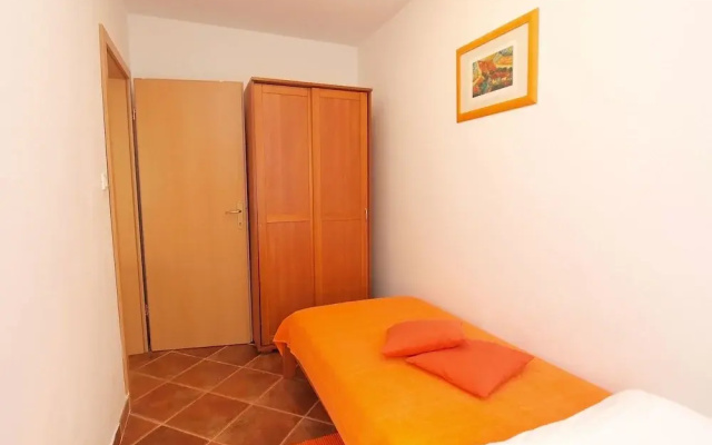 Apartment 446