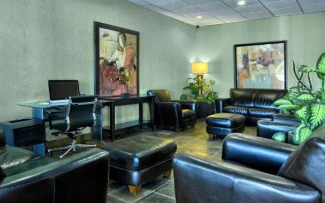 Clarion Inn & Suites Russellville I40