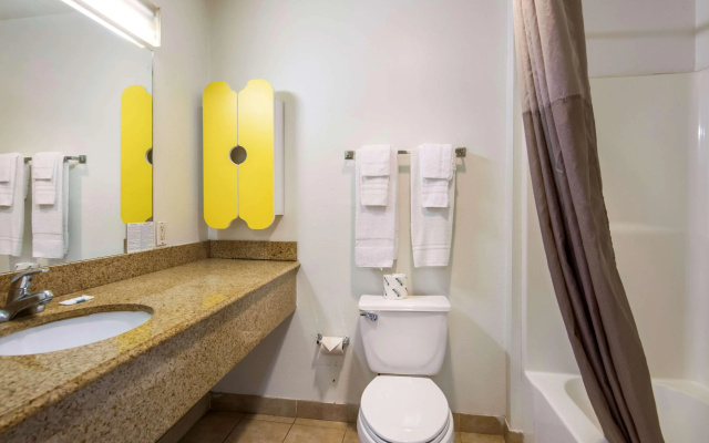 OYO Townhouse Beaumont Medical Center Area I-10