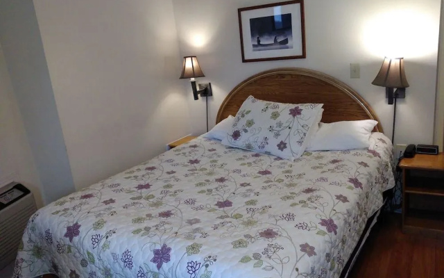 Clothier Mills Inn Motel