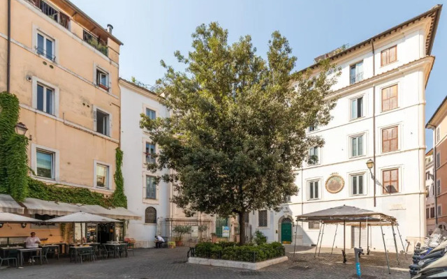 Farnese Stunning Penthouse | Romeloft