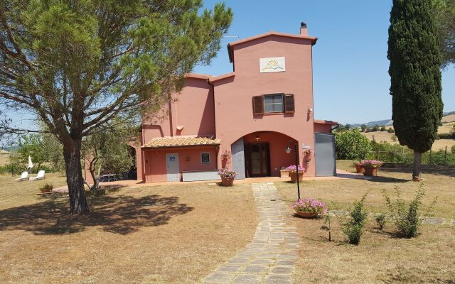 Отель Country Villas Fattoria Le Guardiole вид на фасад