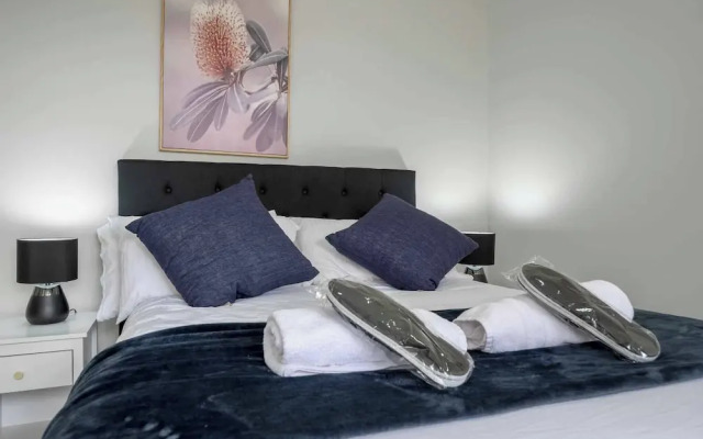 Luxurious 3-bedroom Townhouse in Charming Maidstone 7 KM TO CBD