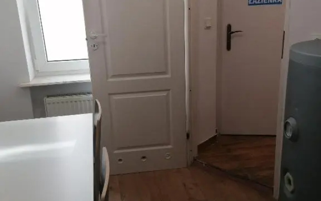 Hostel Tulip - Pokój 1 ze wspólną łazienką i kuchnią