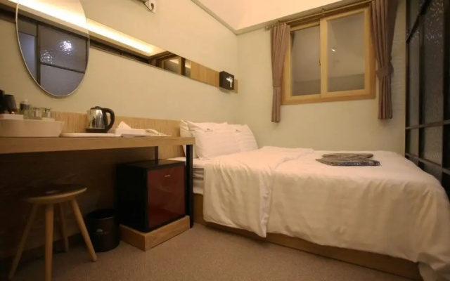 Sinchon Localfriends Hotel