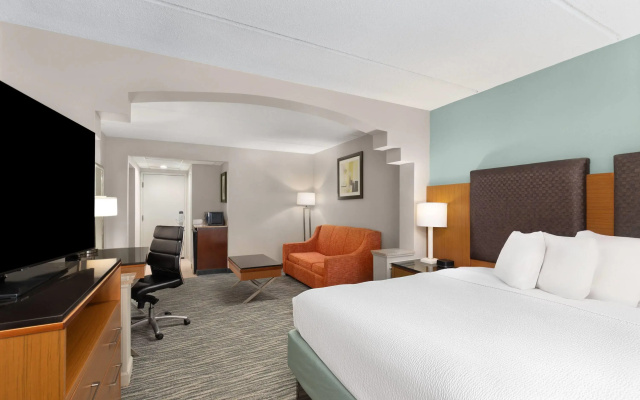 Wingate by Wyndham Greensboro/Coliseum