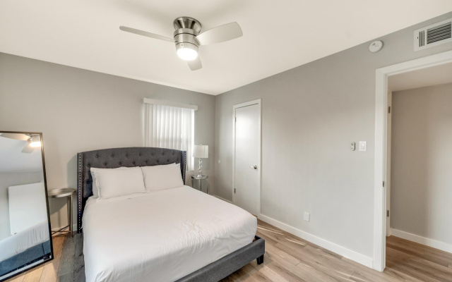 Stylish 2BR Near UT Hyde Park Evonify