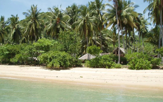 Lom Lae Beach Resort