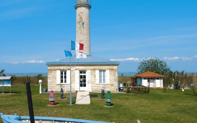 Semi-detached House on a Vineyard, Talais