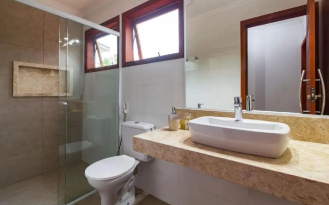 Casa Andorinha com 3 quartos com ar e piscina