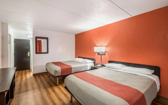 Motel 6 Henderson, TX
