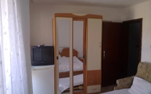 Farlalievi Guest House