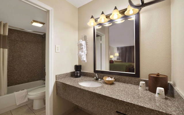 Travelodge by Wyndham New Orleans West Harvey Hotel