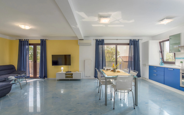 Spacious 3bdr Sea View Apartment Next to the Beach