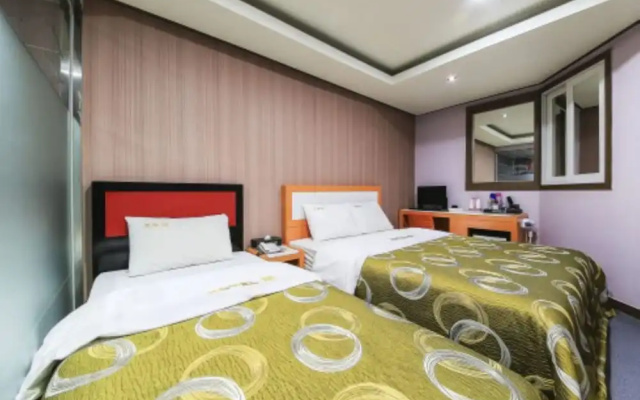 M Hotel