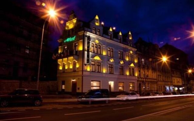 Hotel Alfred вид на фасад