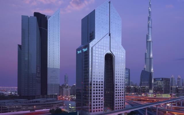 Отель Dusit Thani Dubai вид на фасад
