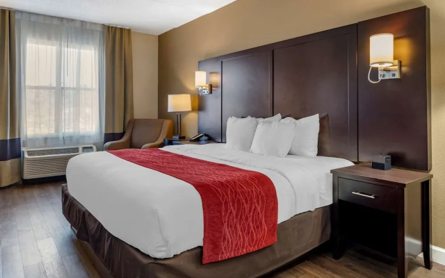 Comfort Inn & Suites Near Six Flags