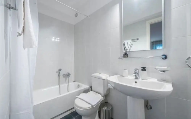 Adelos Villa With Sauna and Rooftop Garden In Elliniko