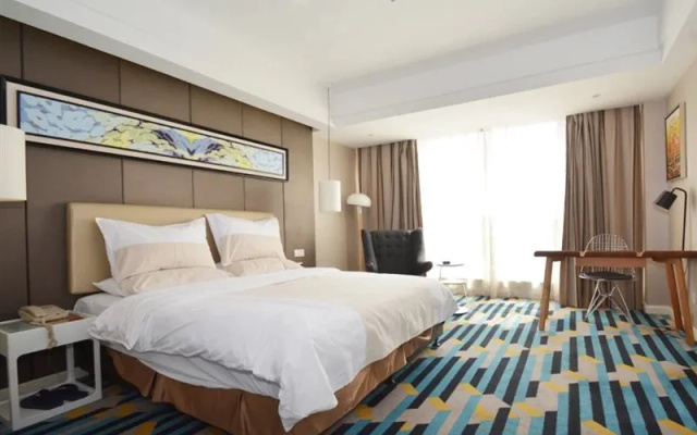 Moore Harbor Fashion Hotel