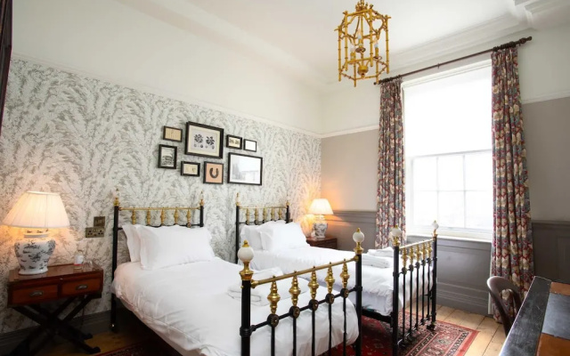 Crown Hotel