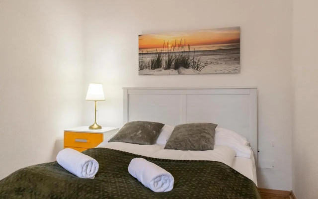 Fulfilling 2BR Apt. Very Central and Good Located