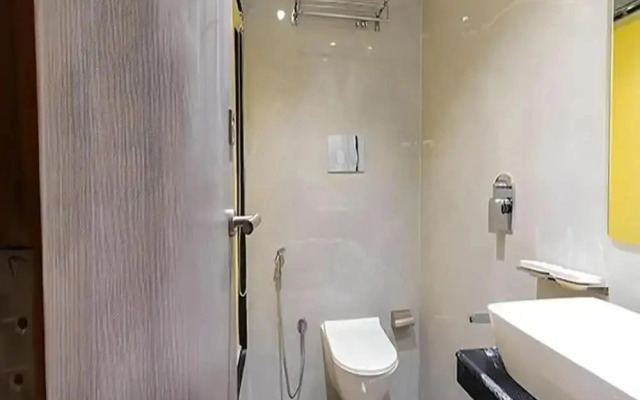 Fabhotel Aarti Residency