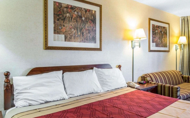 Days Inn Calhoun