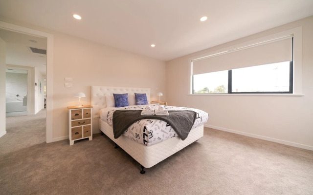 Greenlane Premium 4 Bdrm Vacation Home