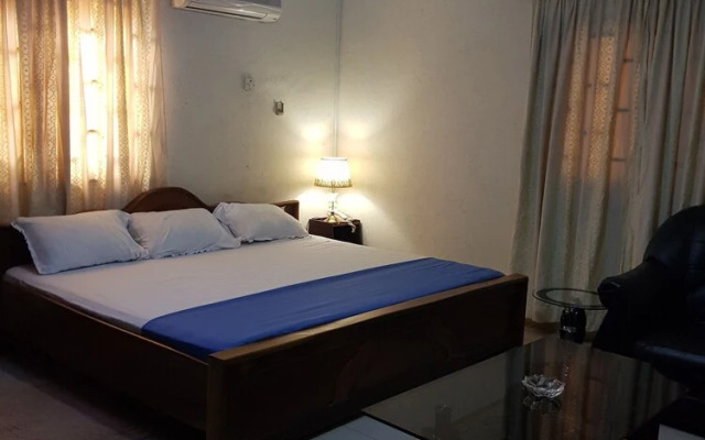 D'lor Suites Hotel