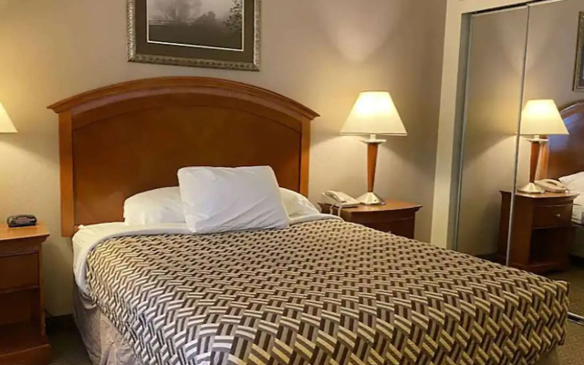 A Riverside Inn Travelodge by Wyndham