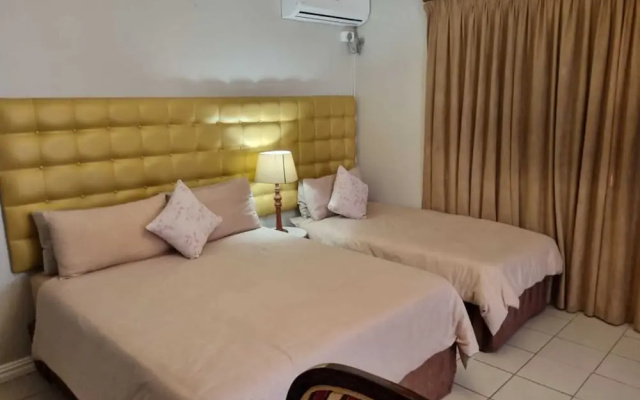 Savoy Lodge - Room