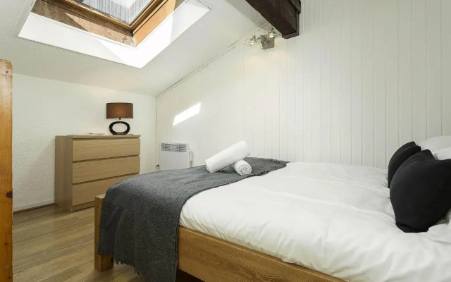 Apartment Forclaz 4B - Alpes Travel - Central Chamonix - Sleeps 4