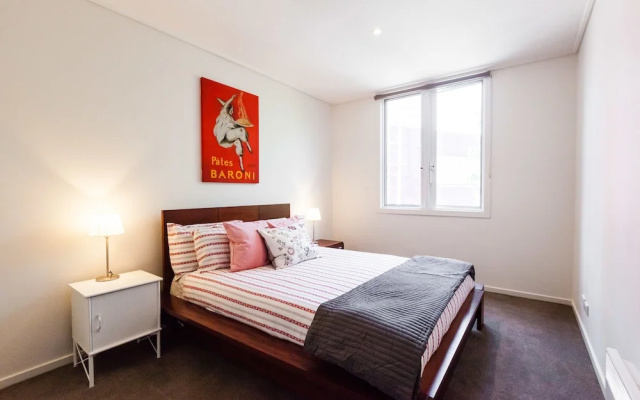 NAOMI, 2BDR South Melbourne Apartment
