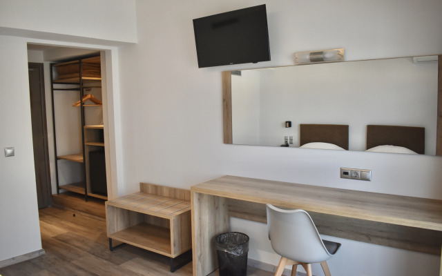 Xenophon Hotel
