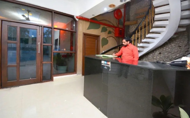 Hotel Ra Flora by OYO Rooms